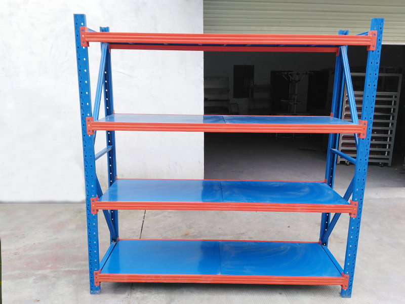 萬能角鋼貨架和輕型貨架那個(gè)好一點(diǎn)